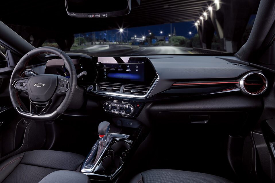 TRAX CROSSOVER Design Feature (RS)