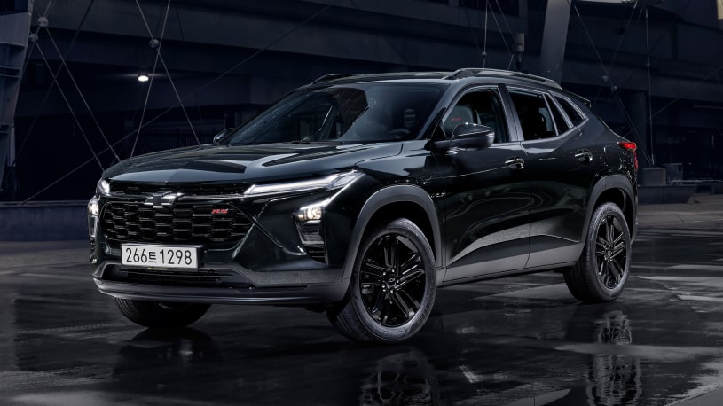 2024 Trax crossover Phtography: Exterior 3/4 front view