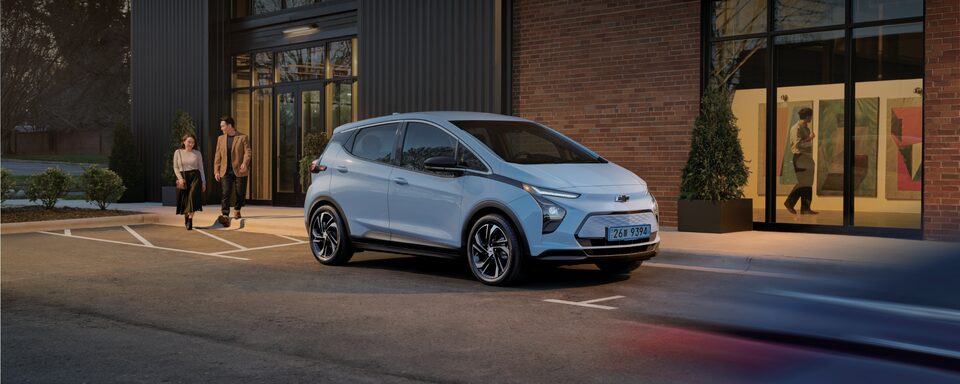 2022 Chevrolet Bolt EV Design: Exterior 3/4 front