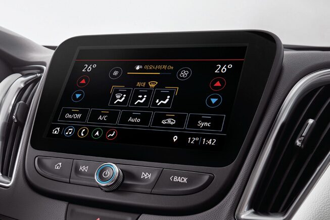 2022 Chevrolet malibu Photography: Thermostatic Master Control & Cluster Ionizer