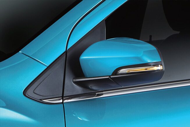 2022 Chevrolet spark Photography: LED turn signal electric folding outside mirror