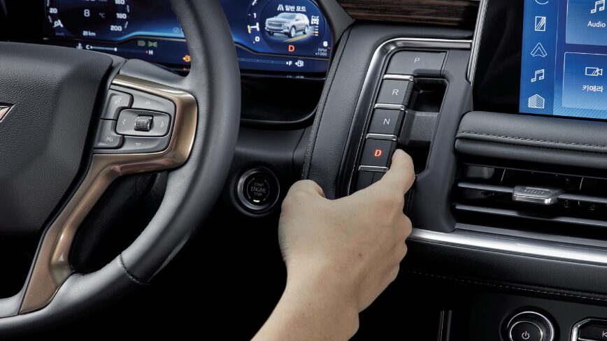2022 Chevrolet tahoe Photography: Button type gear shift