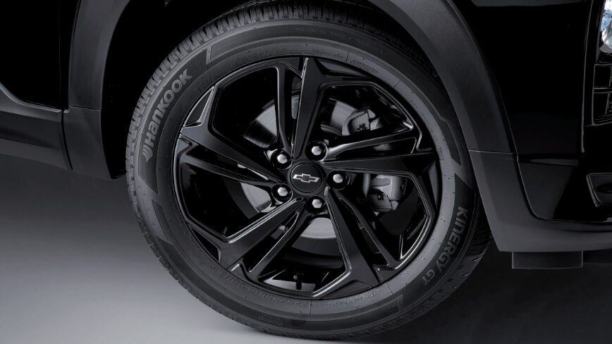 2022 Chevrolet trailblazer Trims: RS Midnight 18-inch High Gloss Black Alloy Wheel