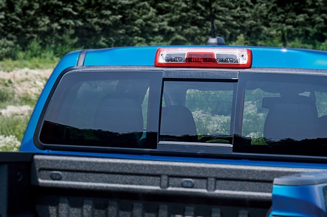 2022 Chevrolet Colorado Photography: cargo lamp and sliding window
