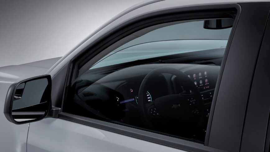 2022 Chevrolet Colorado Photography: Saftey window