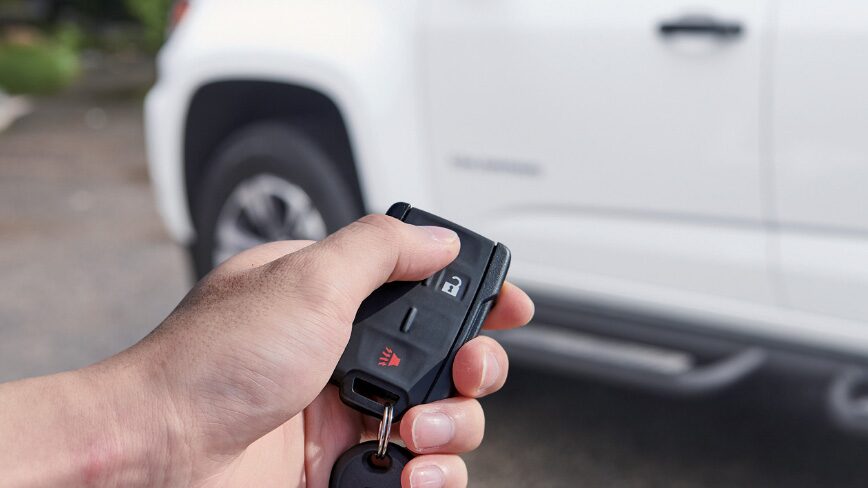 2022 Chevrolet Colorado Photography: Remote control