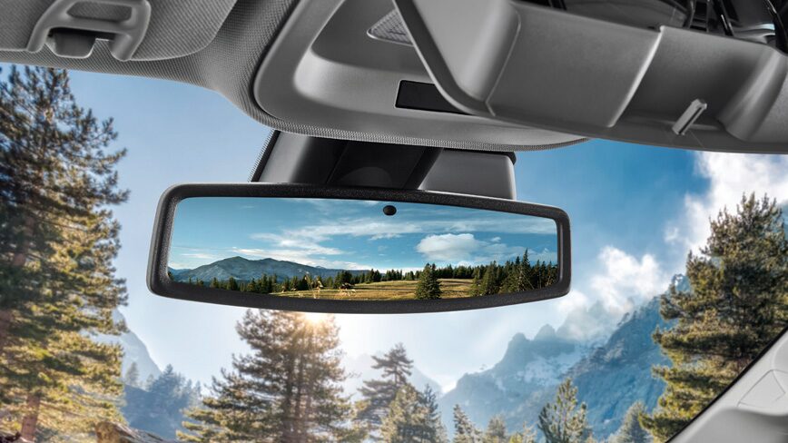 2022 Chevrolet Colorado Photography: Rear view mirror