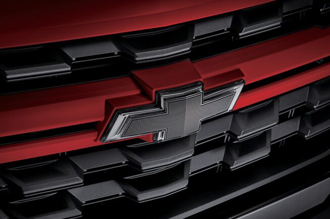 2022 Chevrolet Colorado Photography: Extreme bow tie