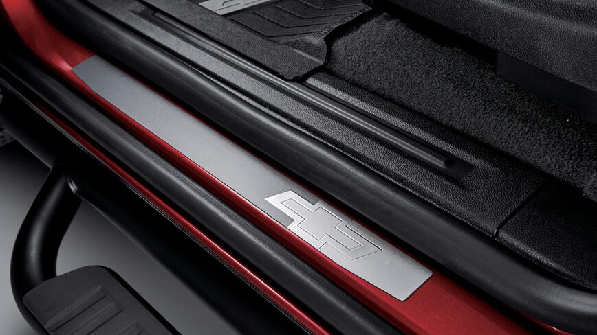 2022 Chevrolet Colorado Photography: Extreme door sill plate