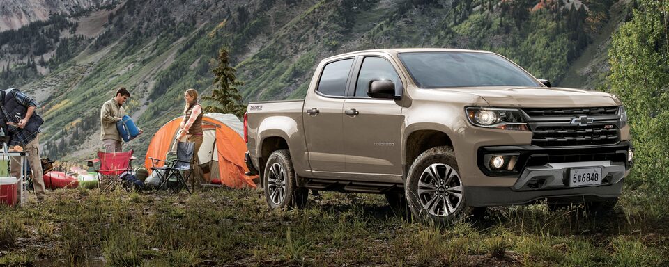 2022 Chevrolet Colorado Photography: Exterior passanger 3/4 view with camping background