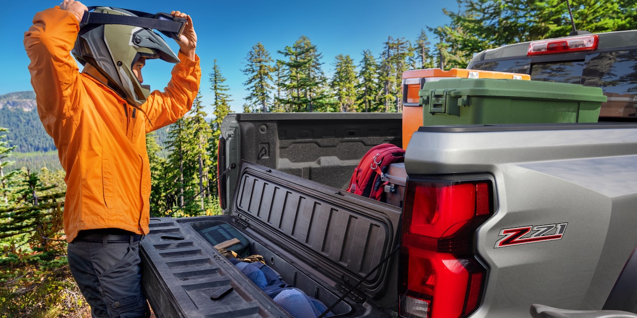 2024 Chevrolet Colorado Photography:  Exterior 16